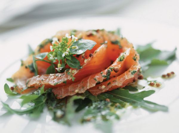 Saumon façon gravlax et sa roquette